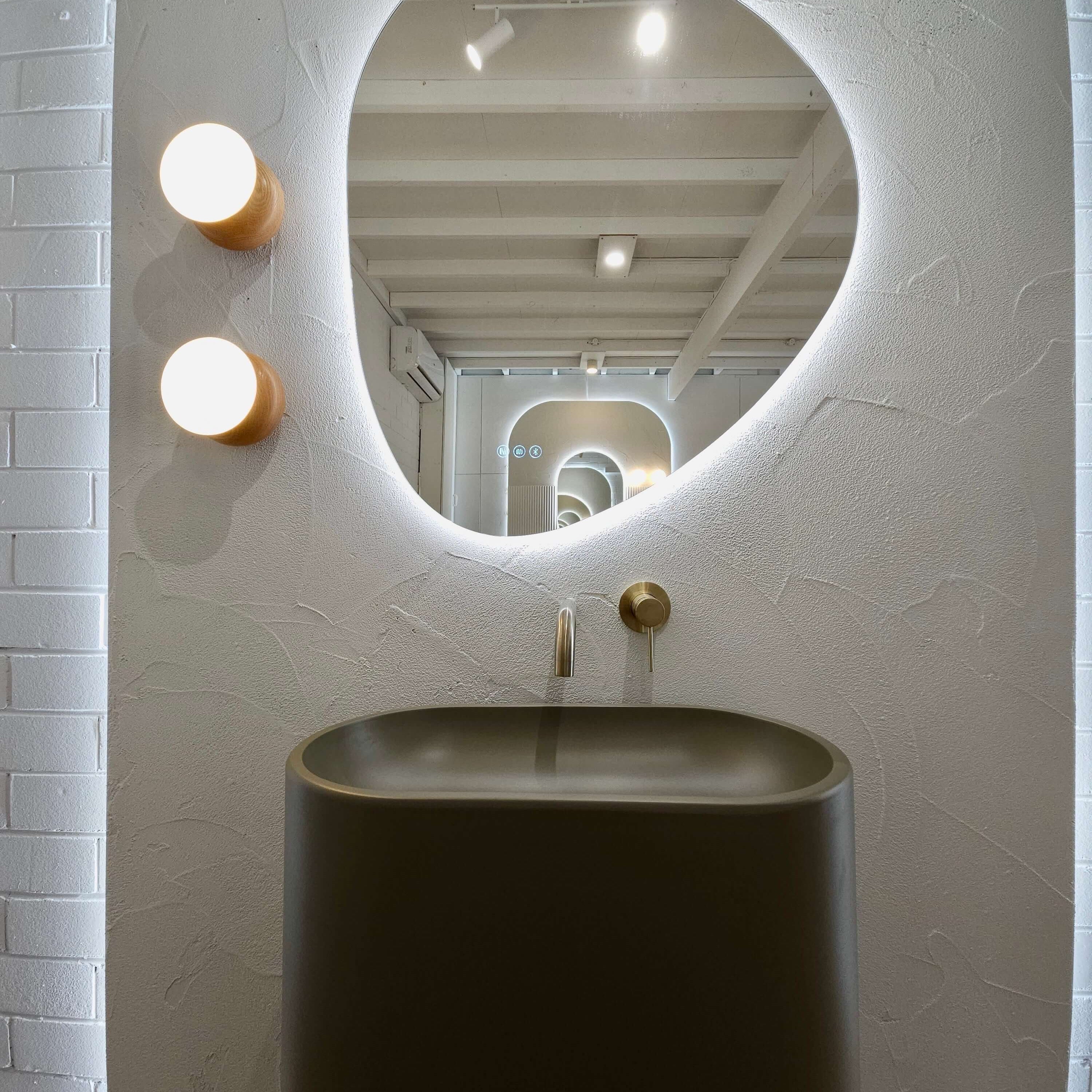 The Lucca ~ (Lux edition) ~ Invogue Smart mirror