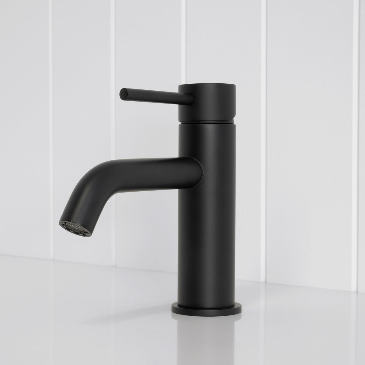 Vienna Short Basin Mixer Matte Black