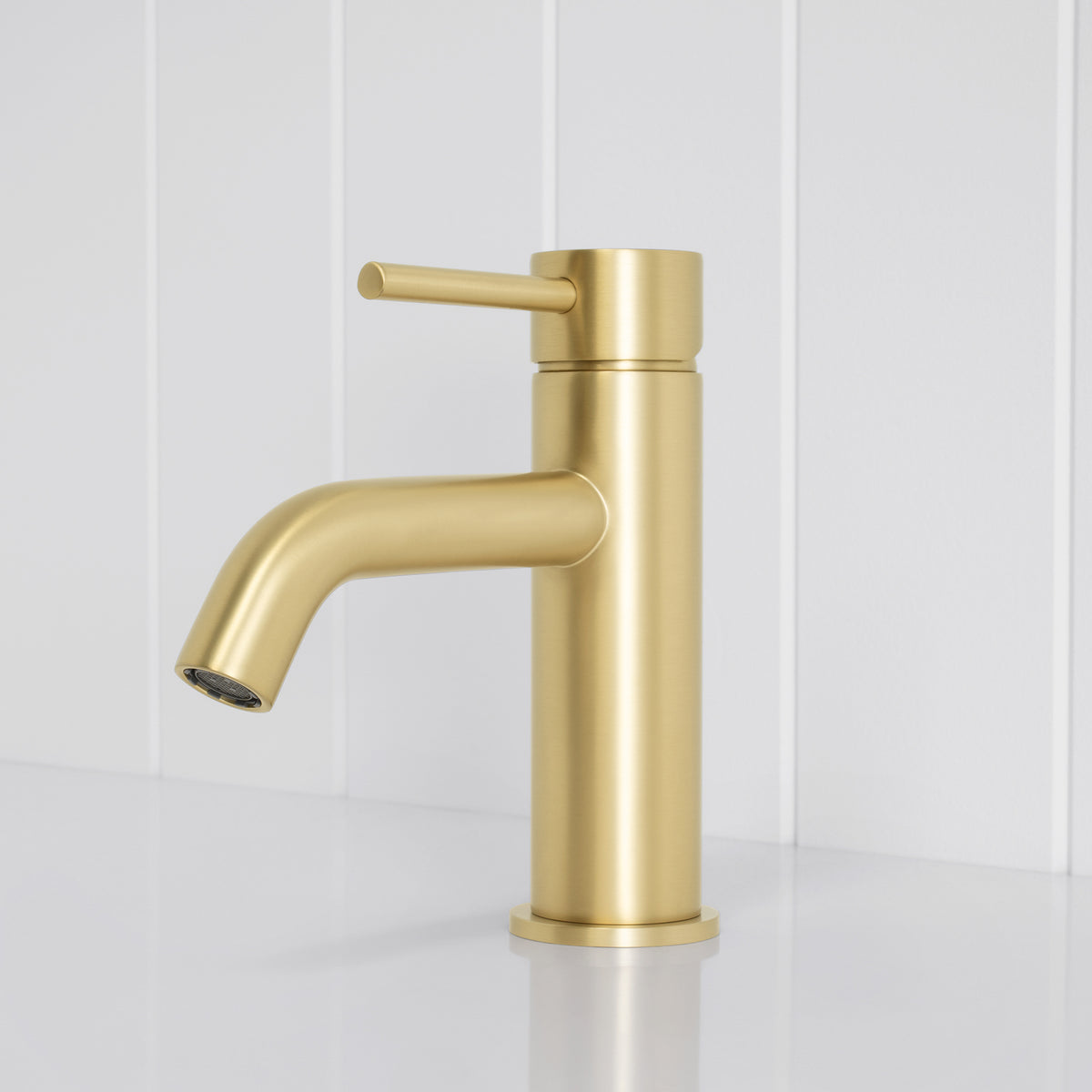 Vienna Short Basin Mixer Brushed Brass