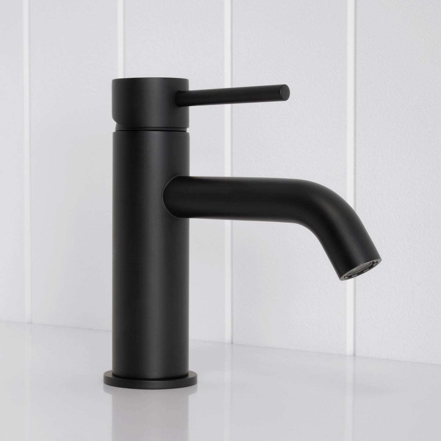 Vienna Short Basin Mixer Matte Black