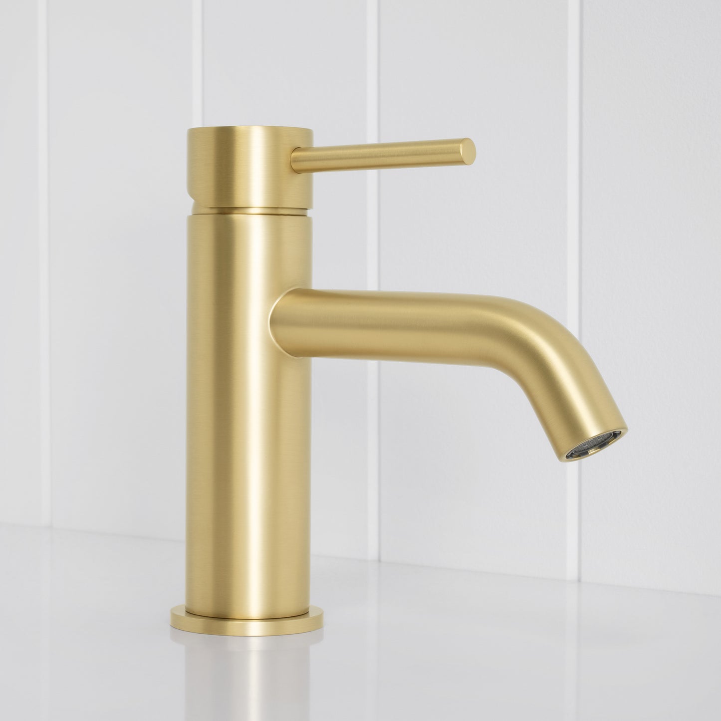 Vienna Short Basin Mixer Brushed Brass