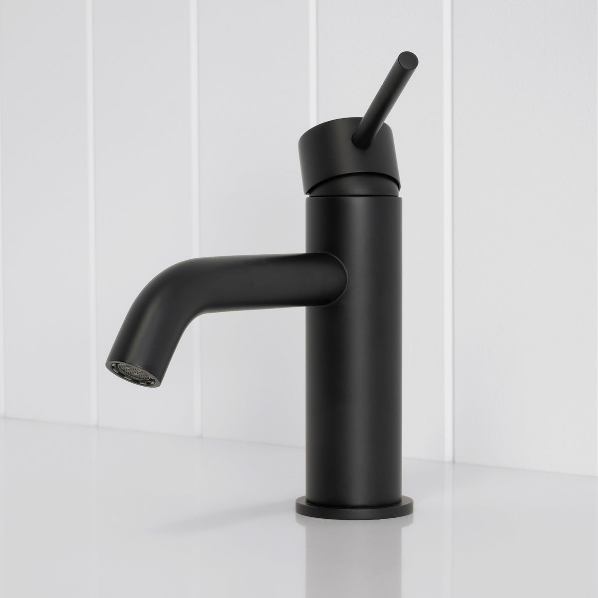 Vienna Short Basin Mixer Matte Black