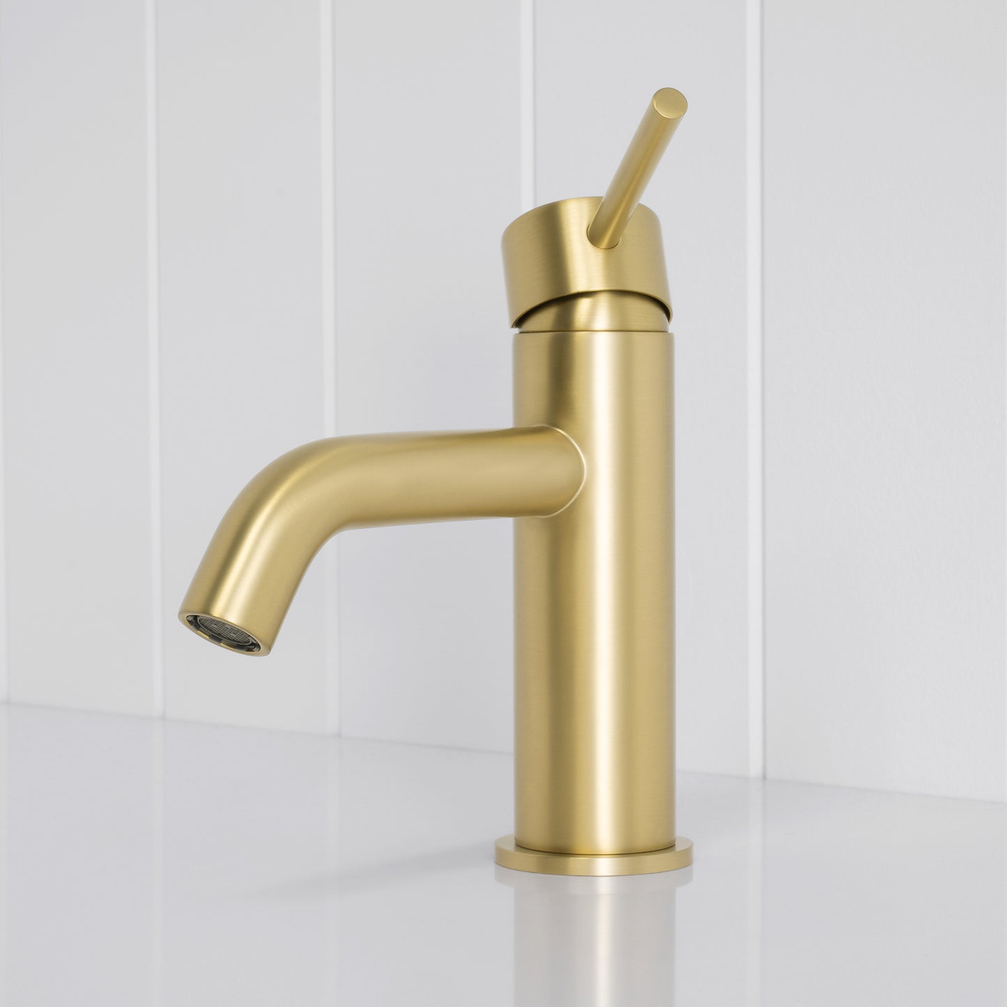 Vienna Short Basin Mixer Brushed Brass