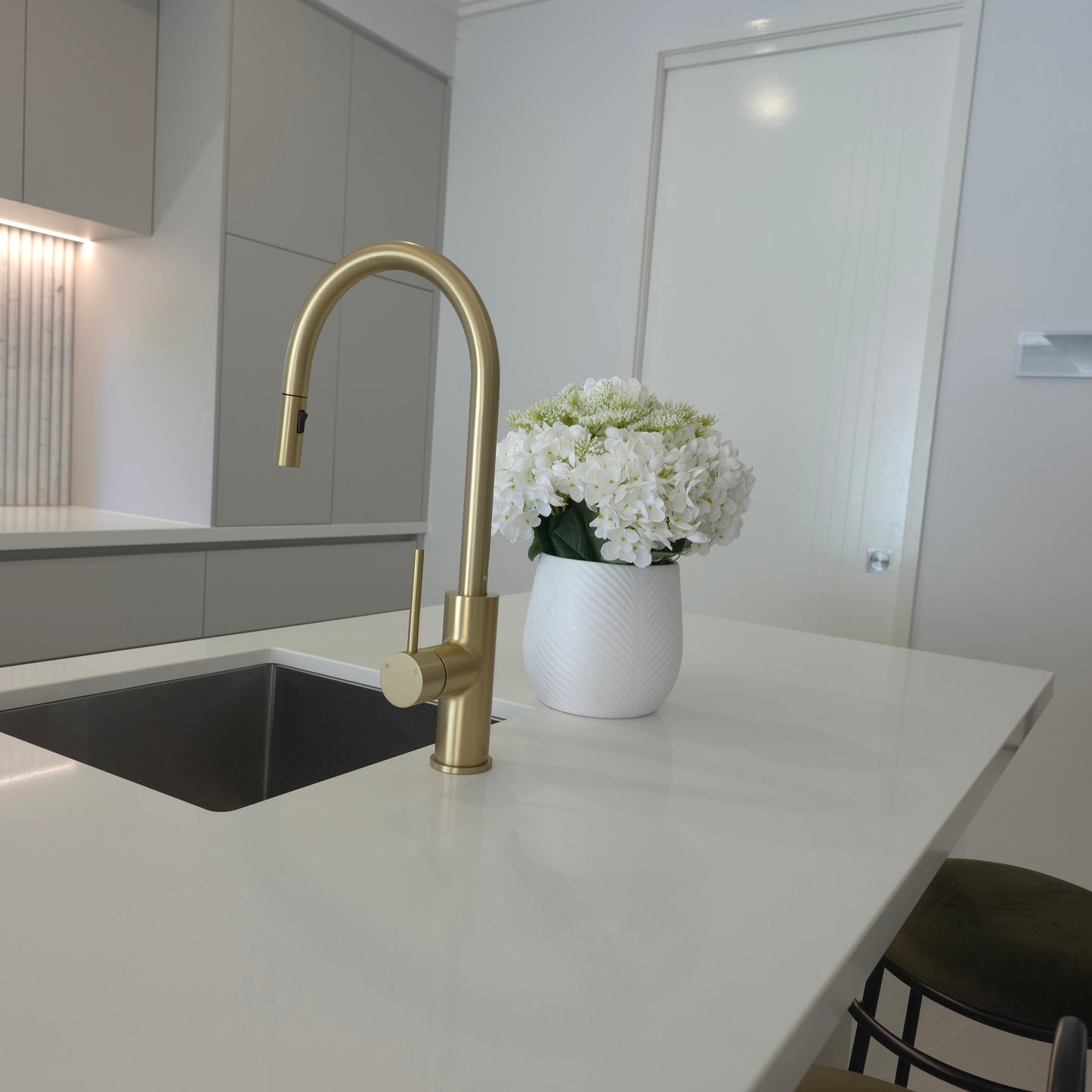 Porto Pull-Out Kitchen Mixer Brushed Brass