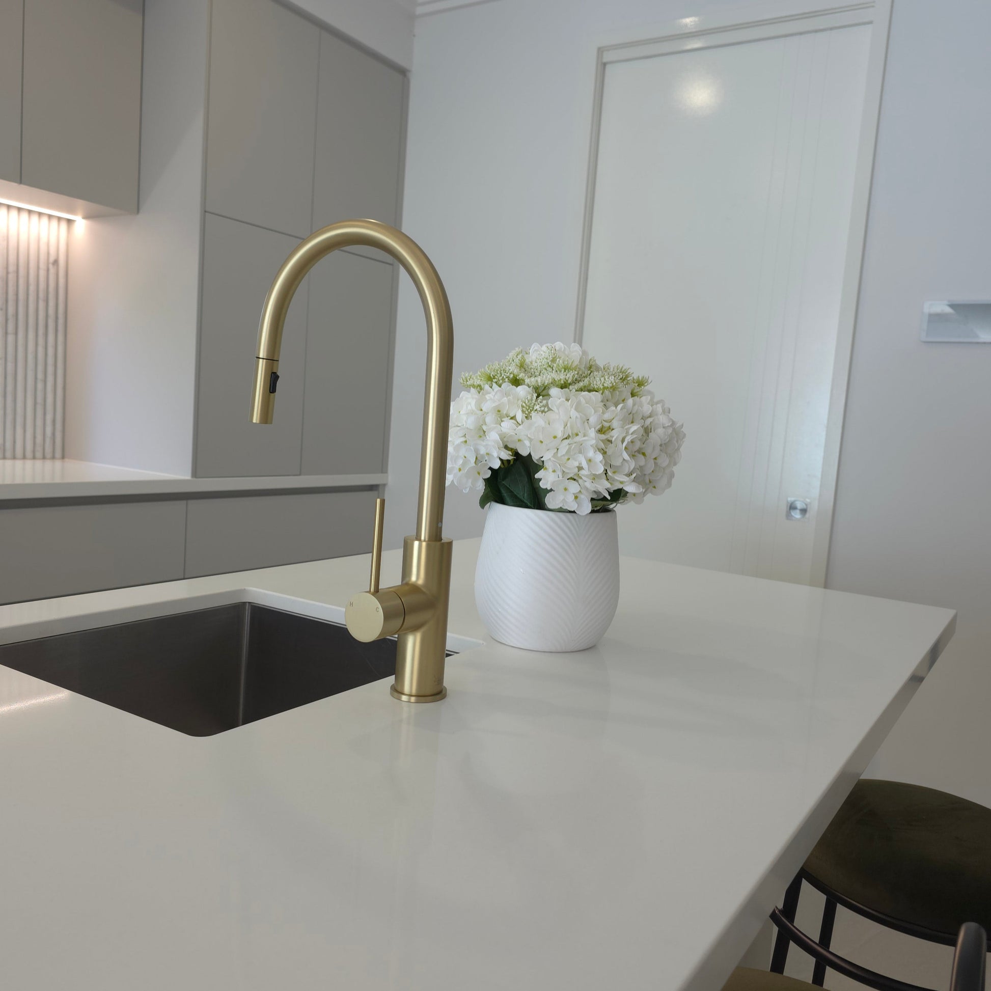 Porto Pull-Out Kitchen Mixer Brushed Brass