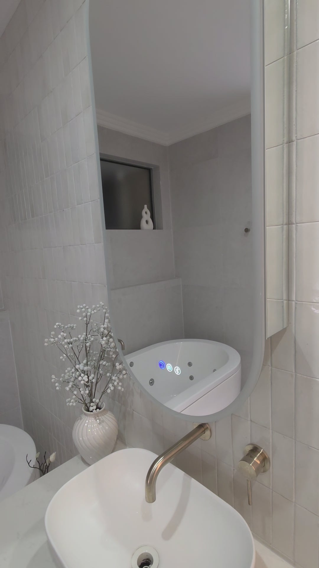Video showing the Riviera oval shaving cabinet from the side above a vessel basin