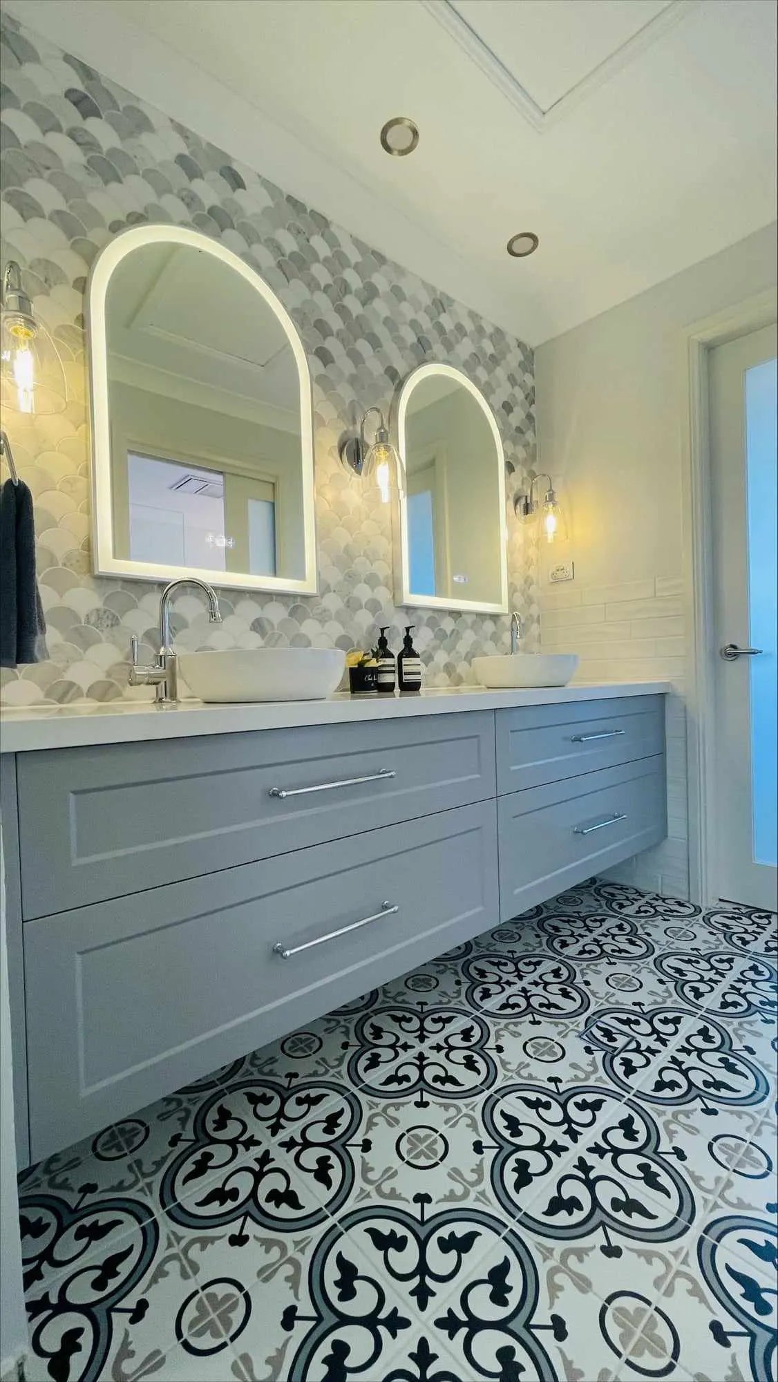 Framed Positano ~ Smart mirror