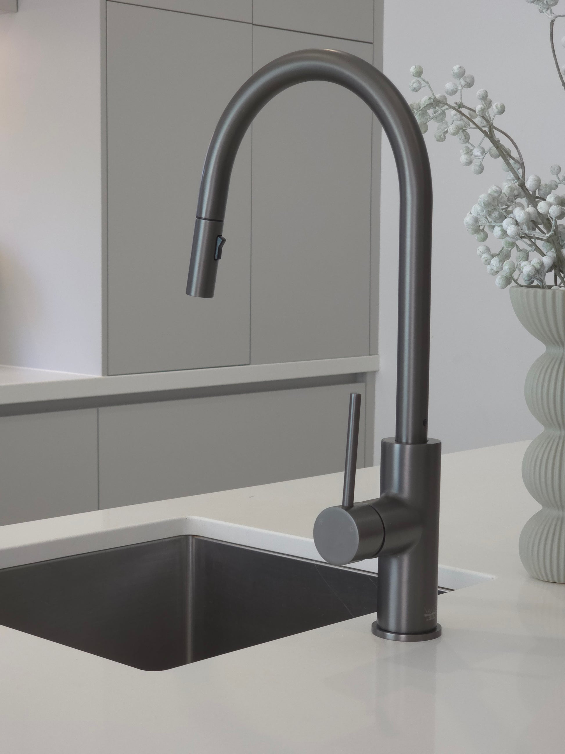 Porto Pull-Out Kitchen Mixer Gunmetal
