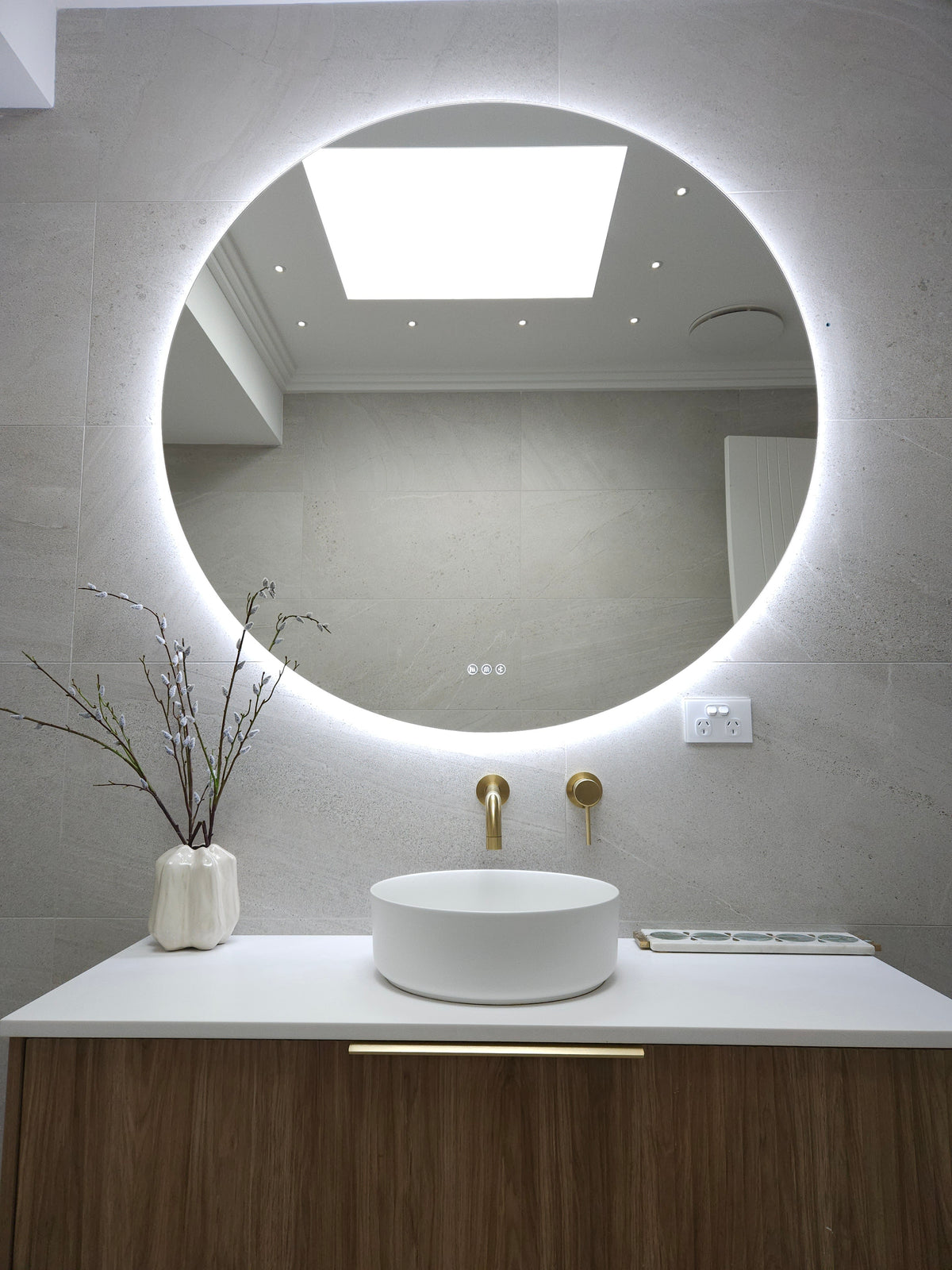 The Amalfi ~ Invogue Smart mirror