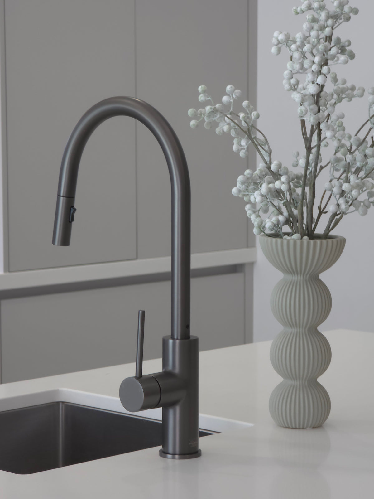 Porto Pull-Out Kitchen Mixer Gunmetal