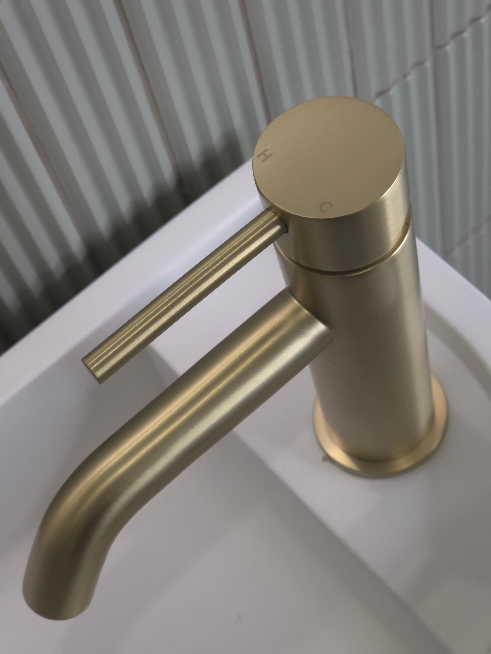Vienna Short Basin Mixer Brushed Brass