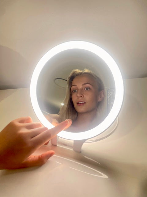 The Assisi ~ Invogue travel Smart mirror