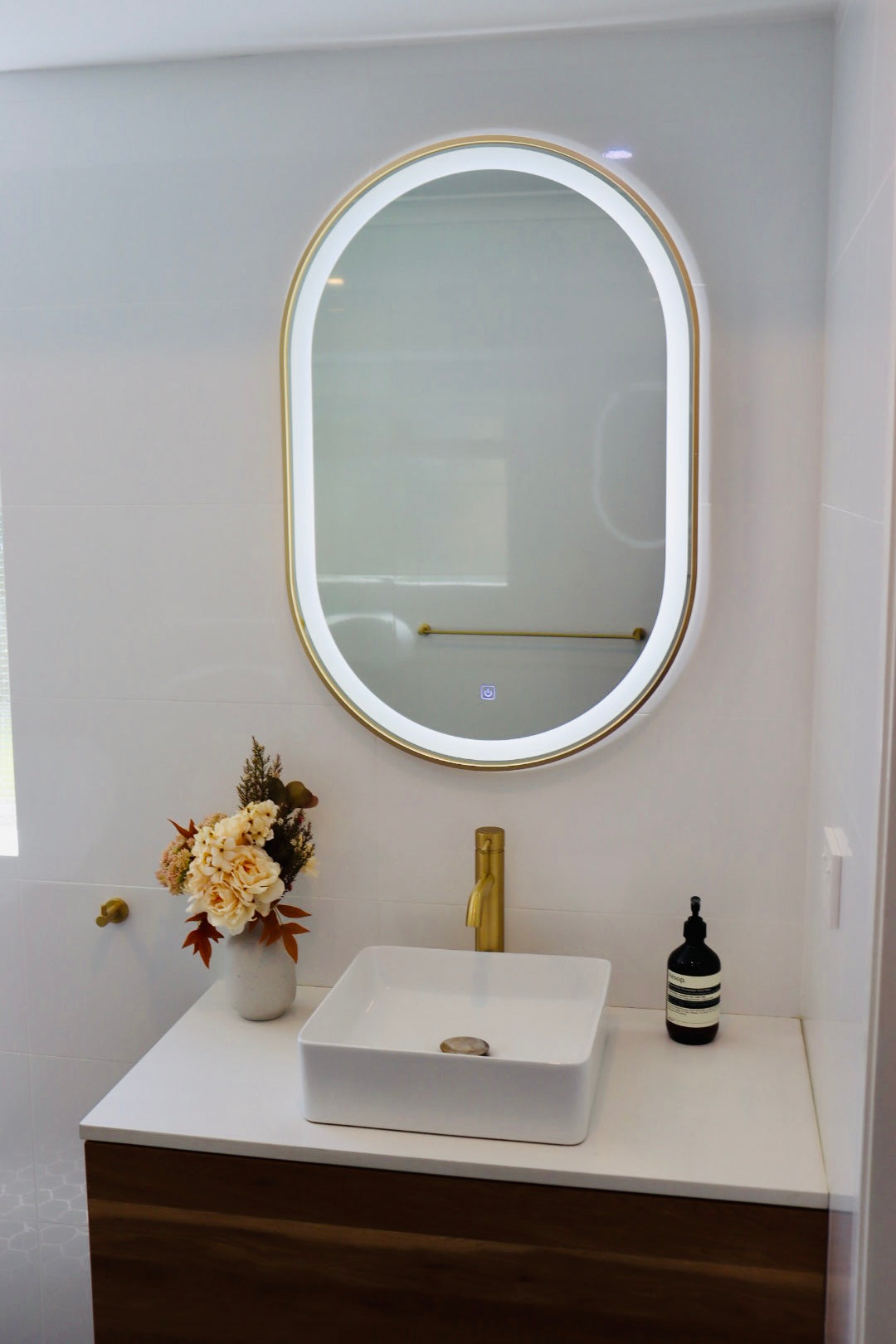  Minimalist White Bathroom Vanity Area